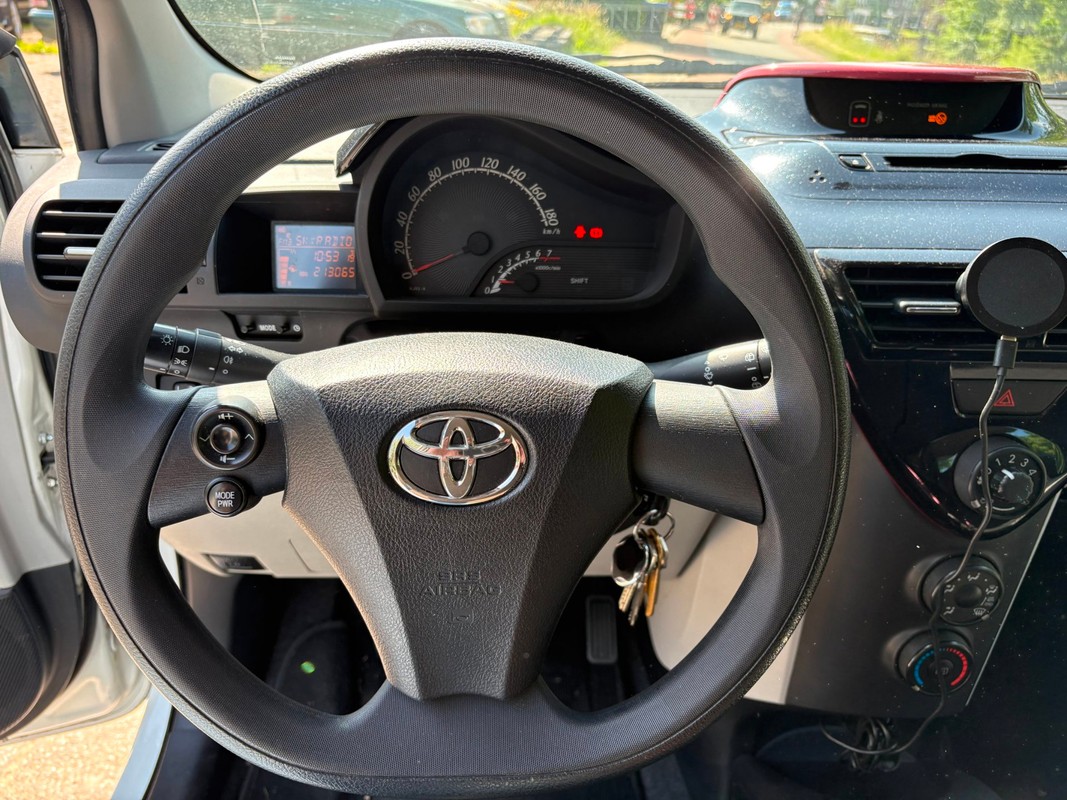 Toyota iQ