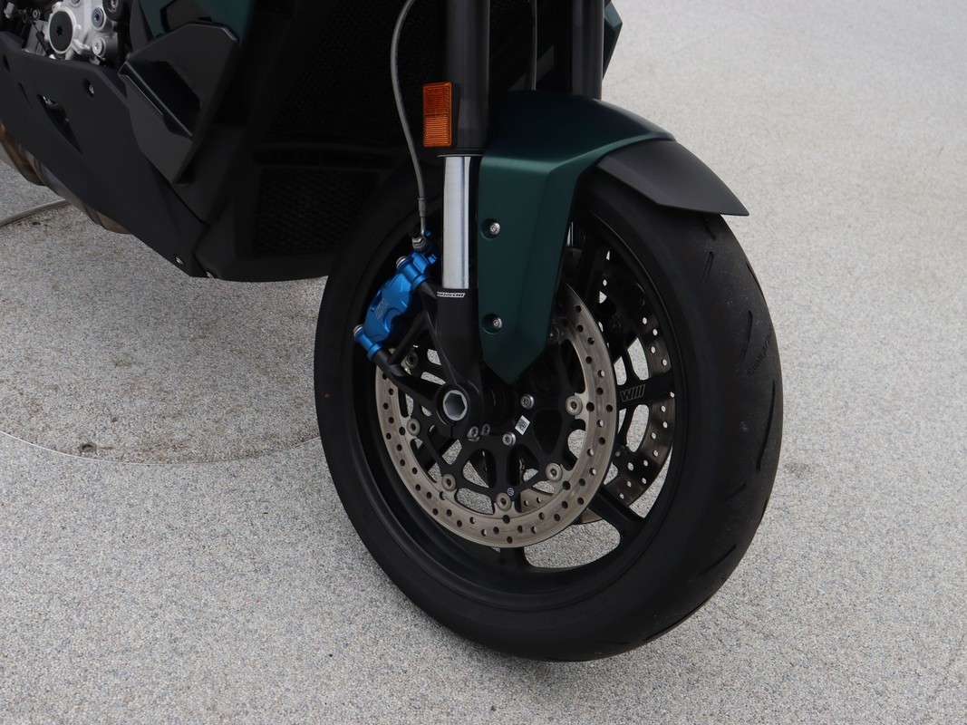BMW M 1000 XR