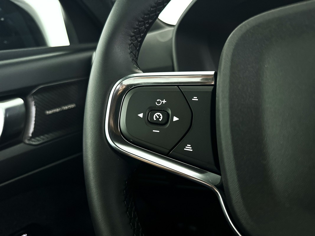 Volvo EX40