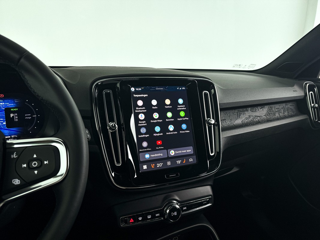 Volvo EX40