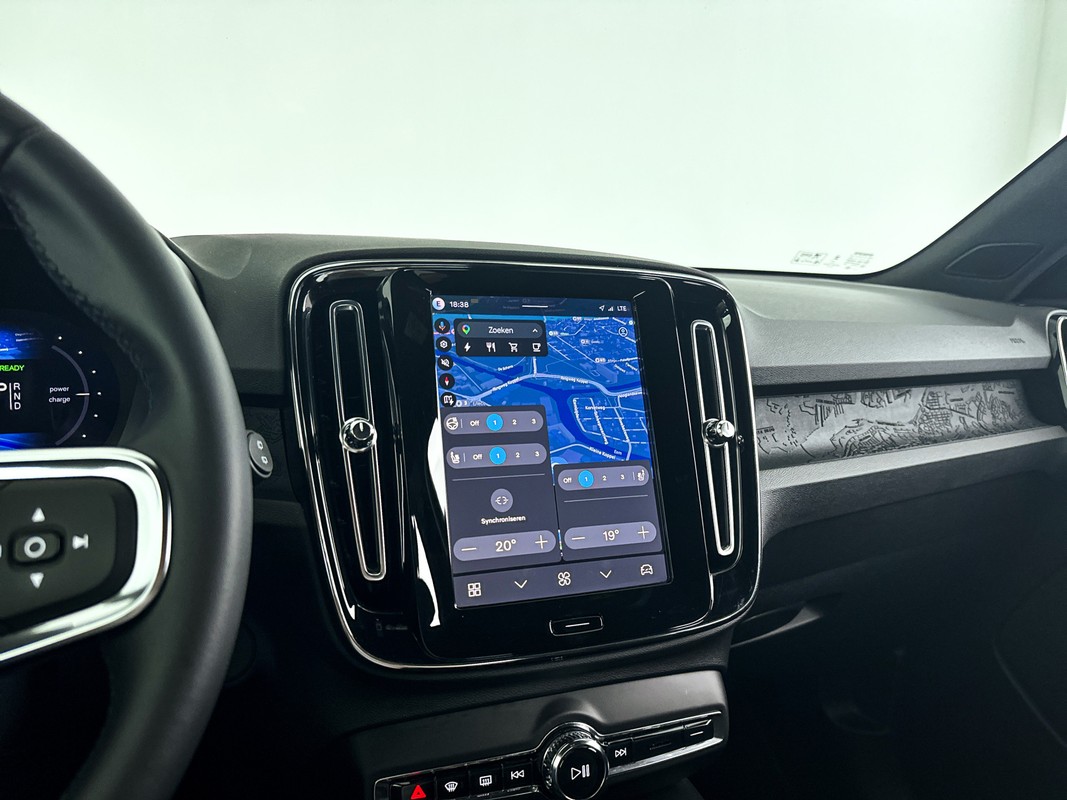 Volvo EX40