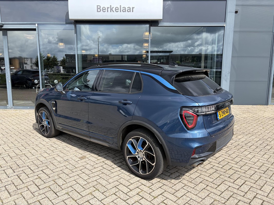 Lynk & Co 01