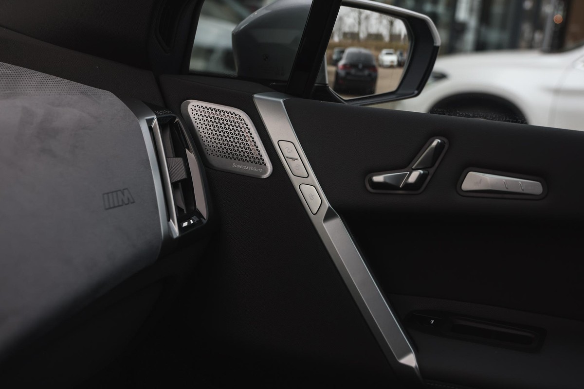 BMW iX