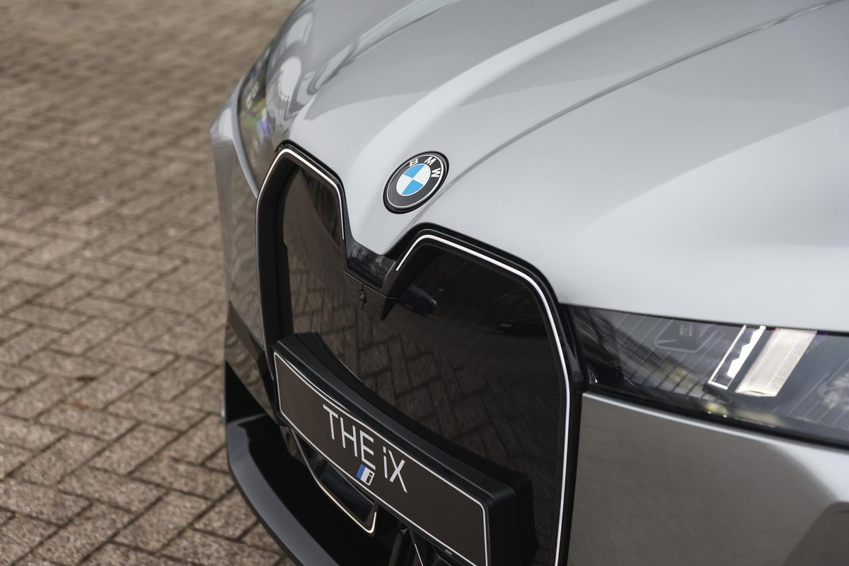 BMW iX