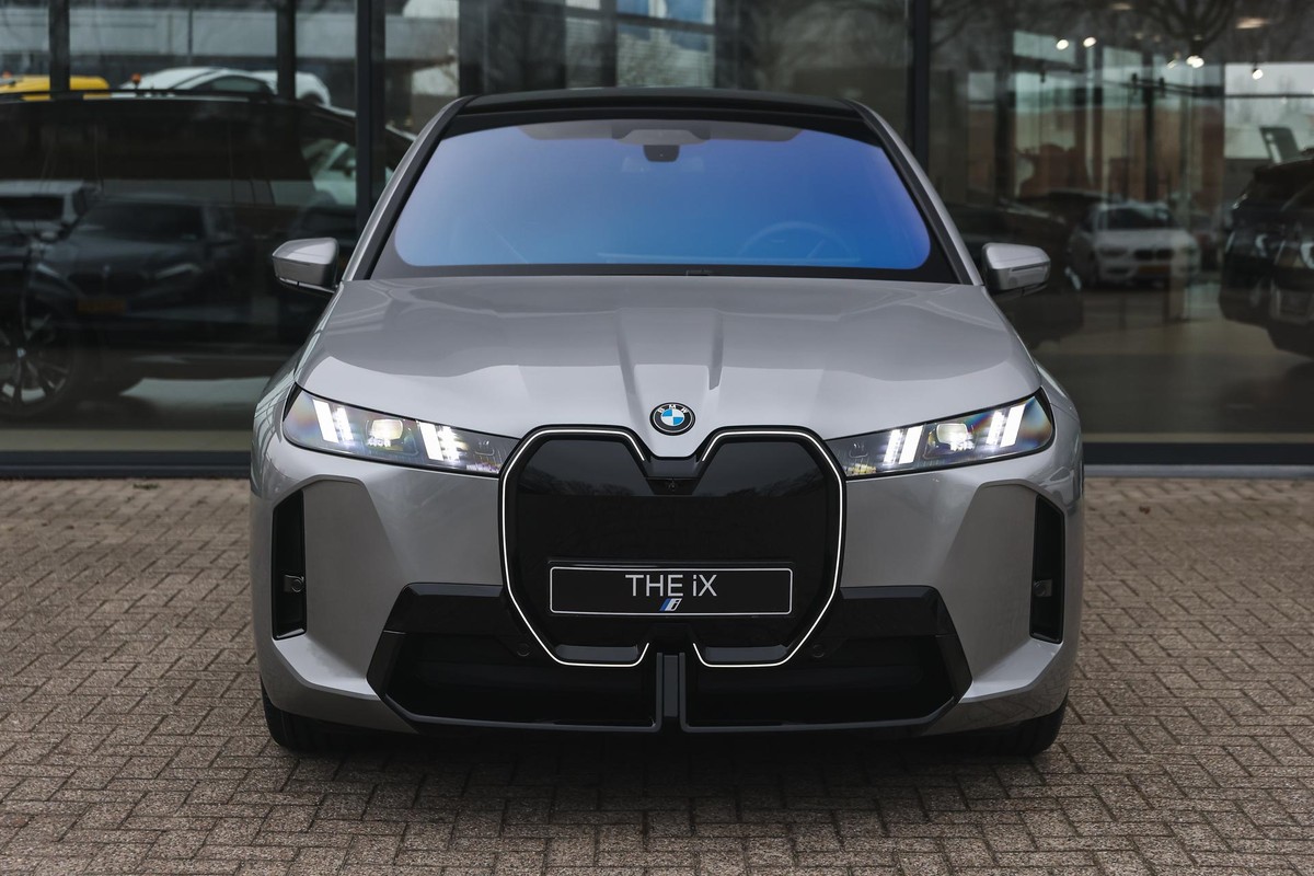 BMW iX