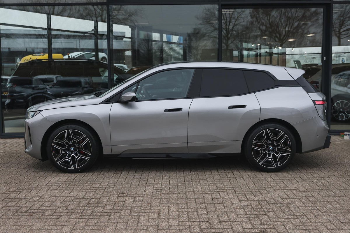 BMW iX