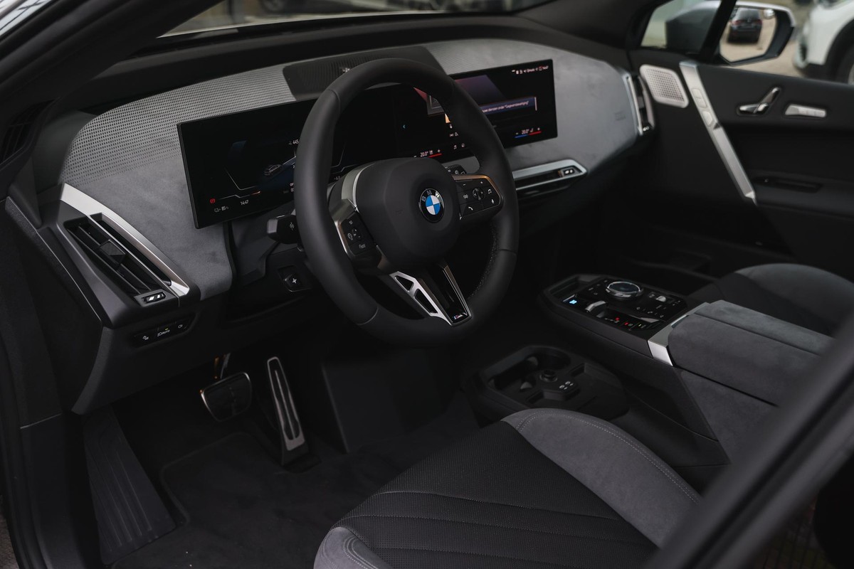 BMW iX