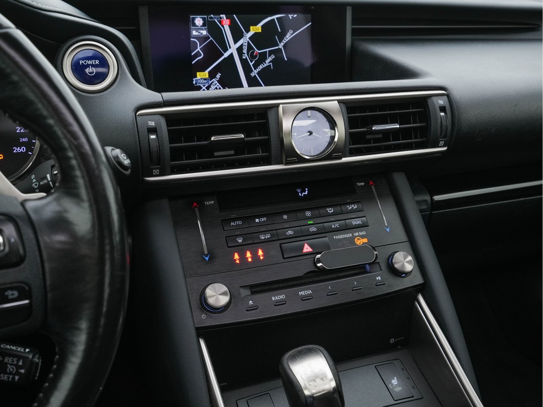 Lexus IS