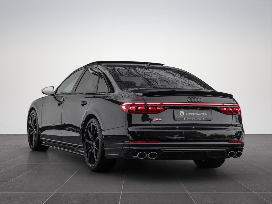 Audi S8