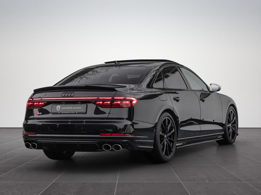 Audi S8