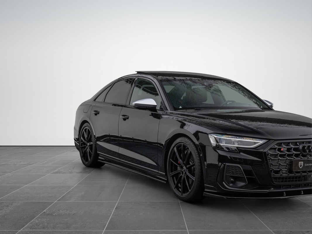 Audi S8