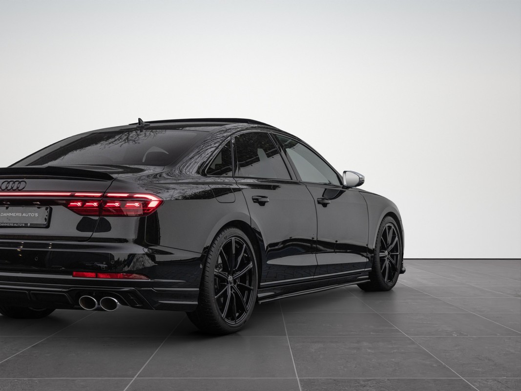 Audi S8