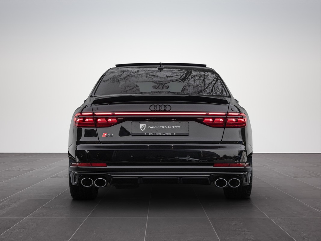 Audi S8