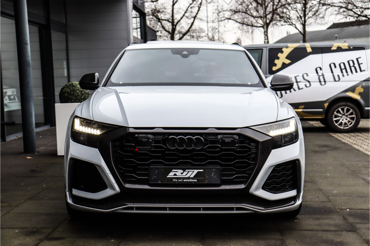 Audi RSQ8
