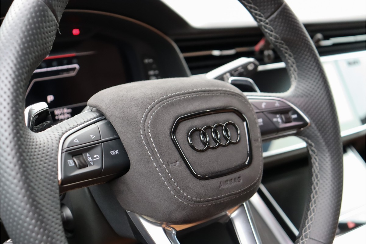 Audi RSQ8