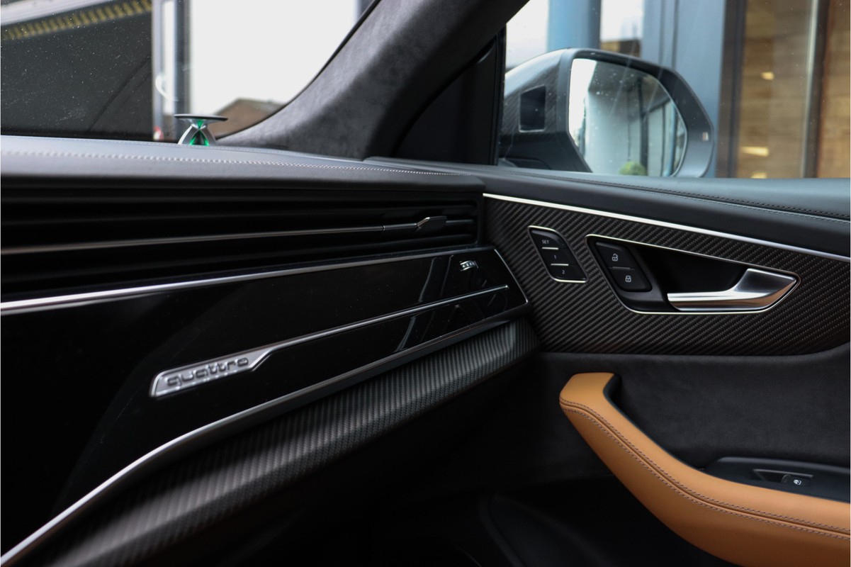 Audi RSQ8