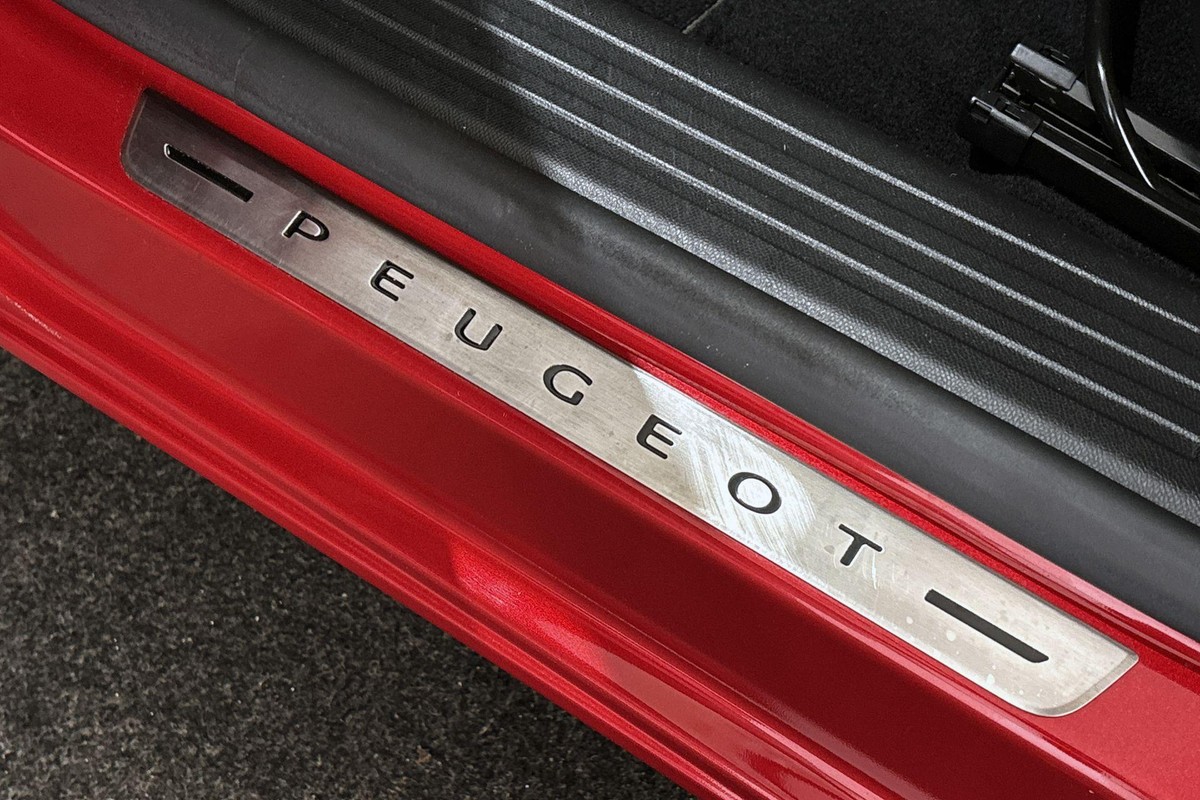 Peugeot e-2008