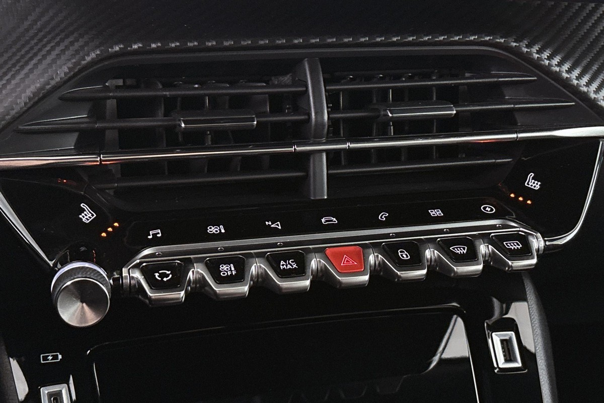 Peugeot e-2008