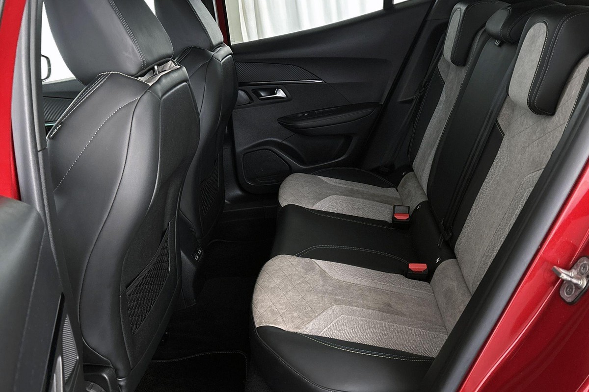 Peugeot e-2008