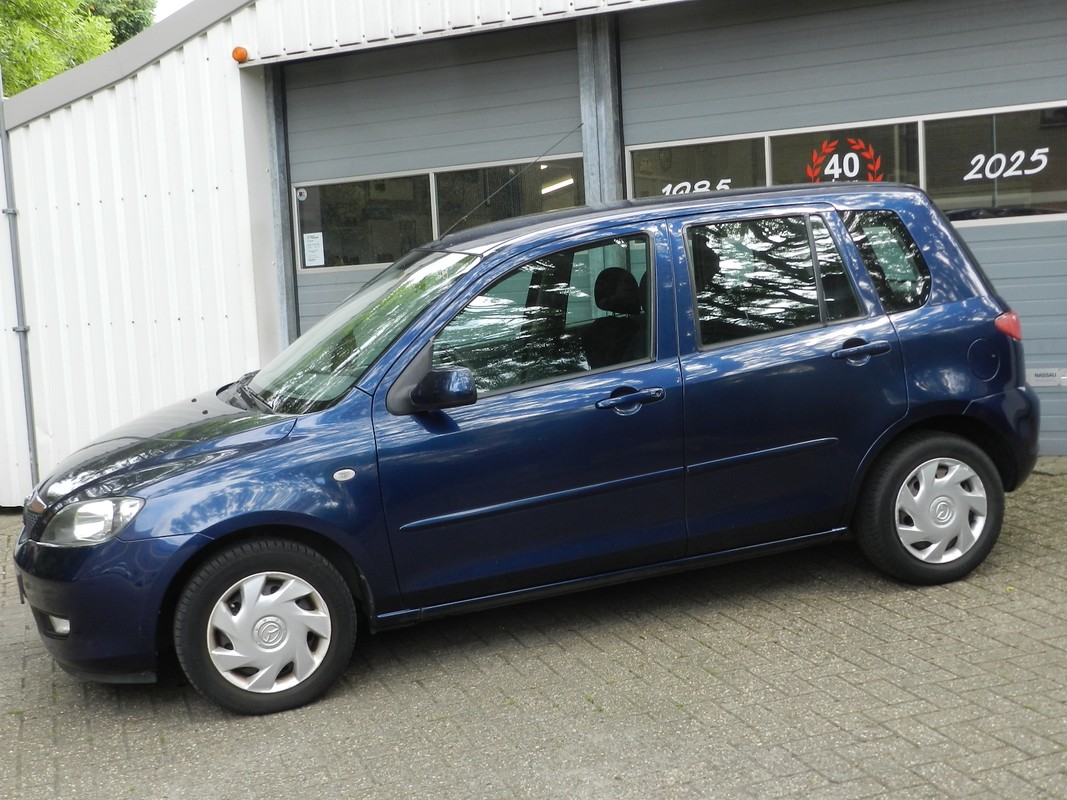 Mazda 2