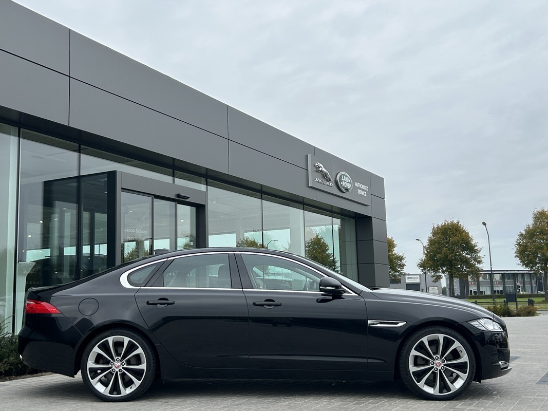 Jaguar XF