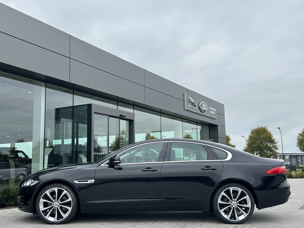 Jaguar XF