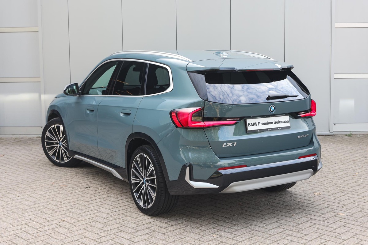 BMW iX1
