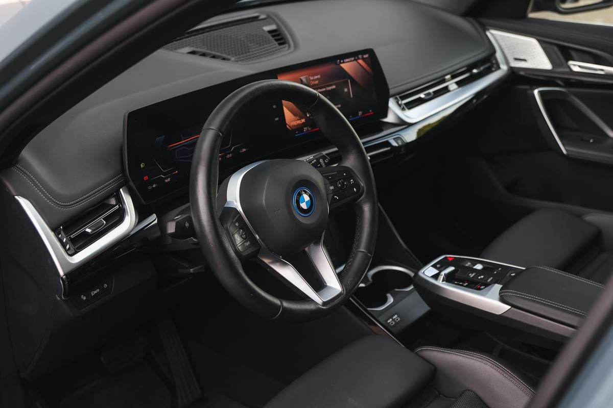 BMW iX1