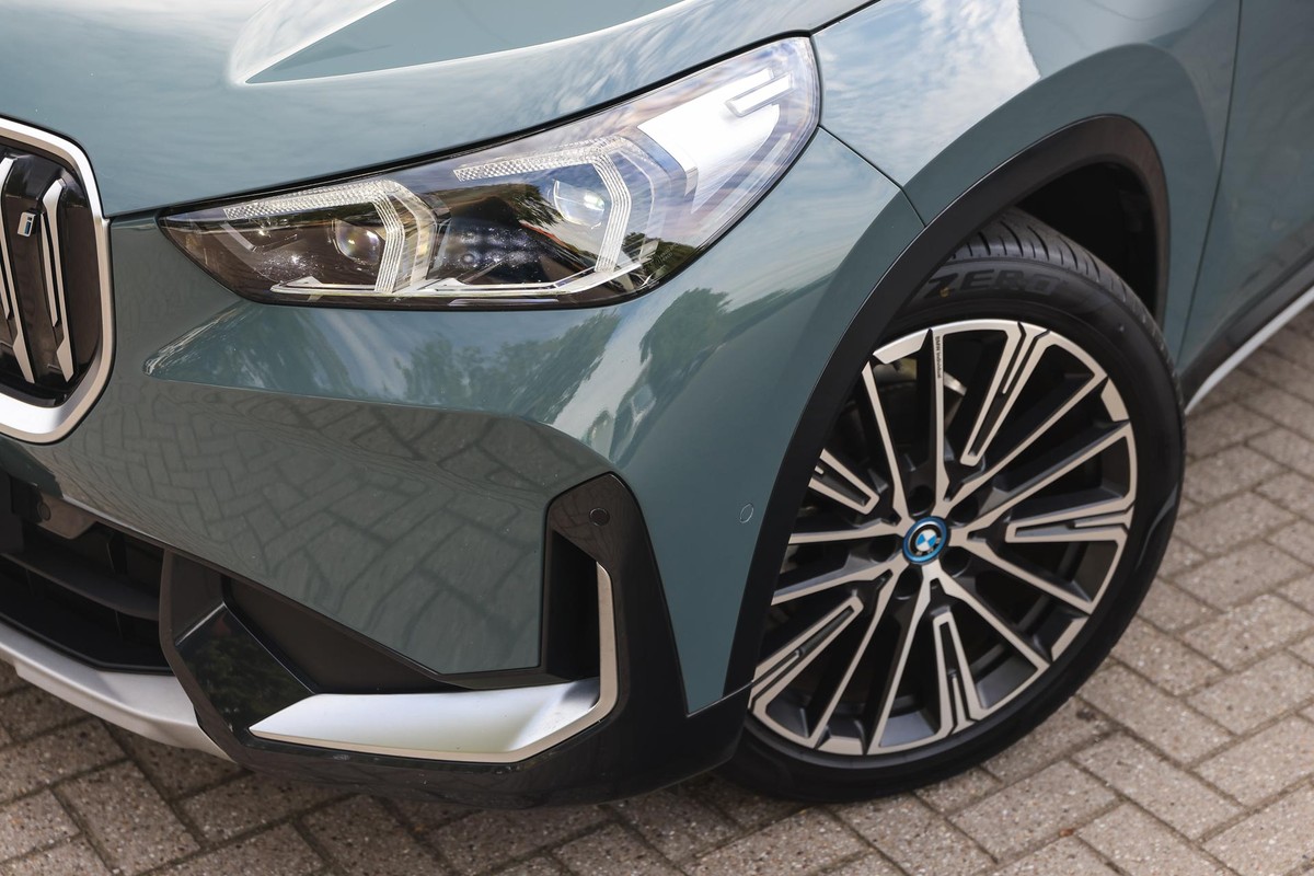 BMW iX1