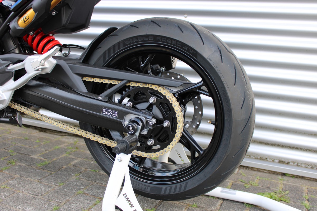 BMW F 900 R