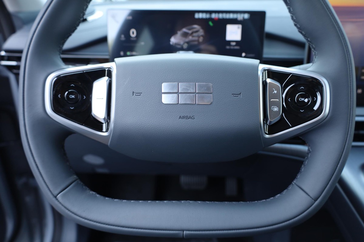 Geely E5