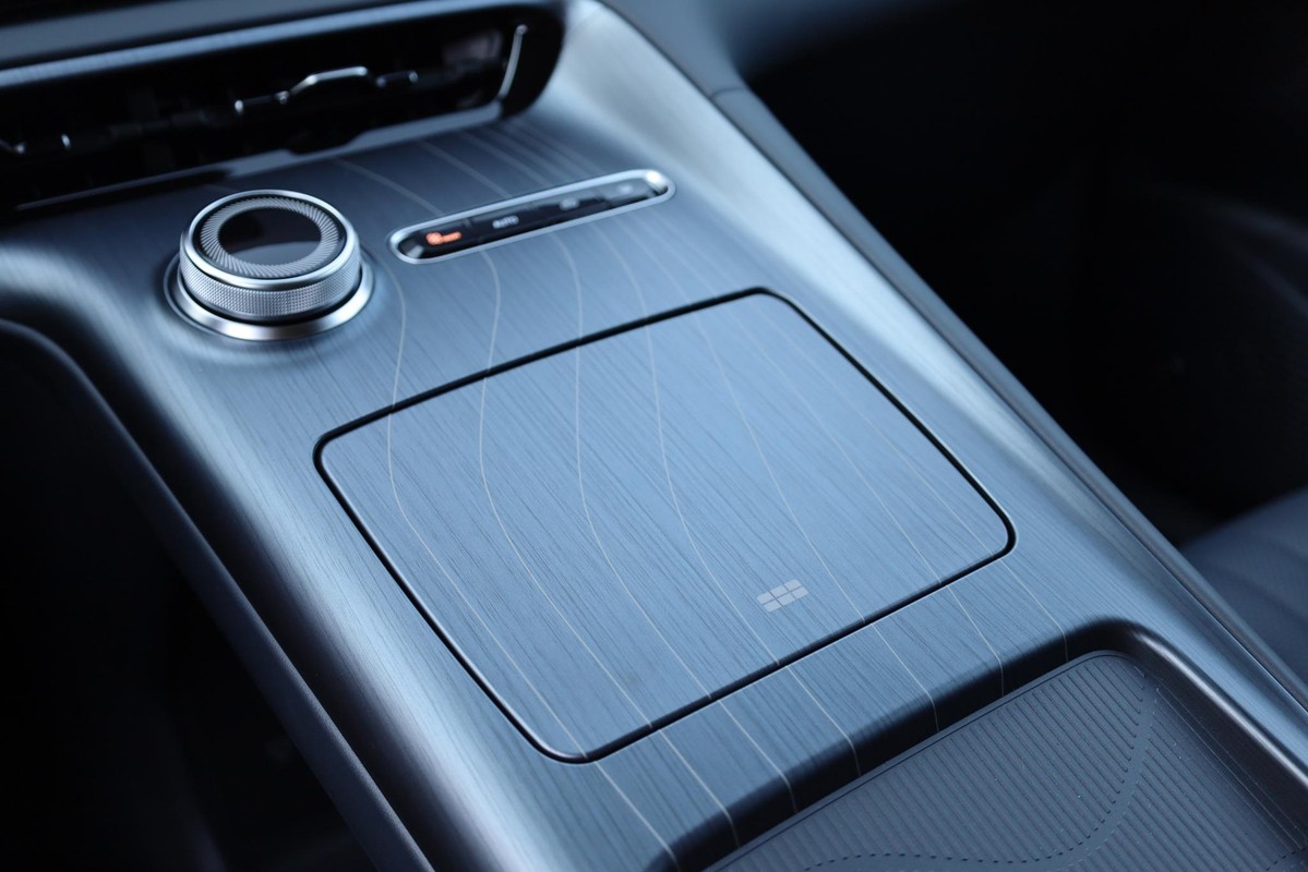 Geely E5