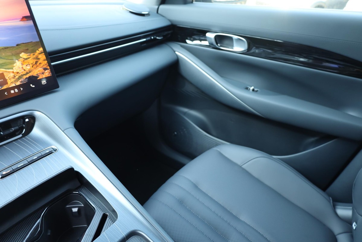 Geely E5