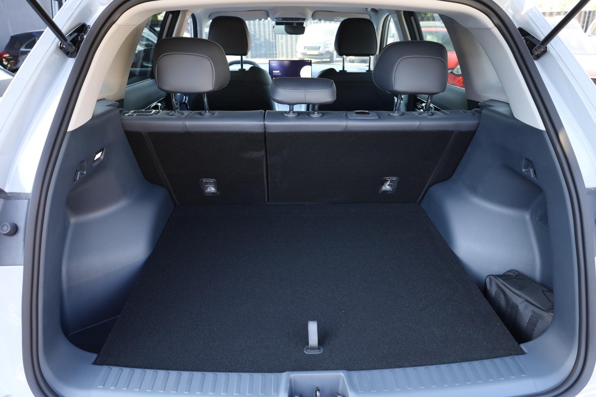 Geely E5