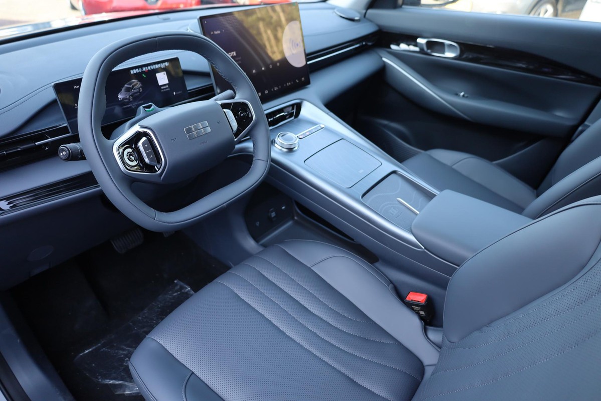 Geely E5