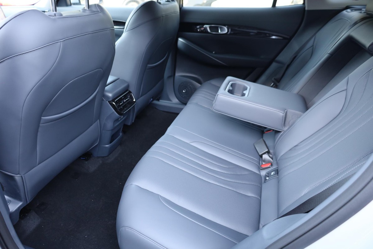 Geely E5