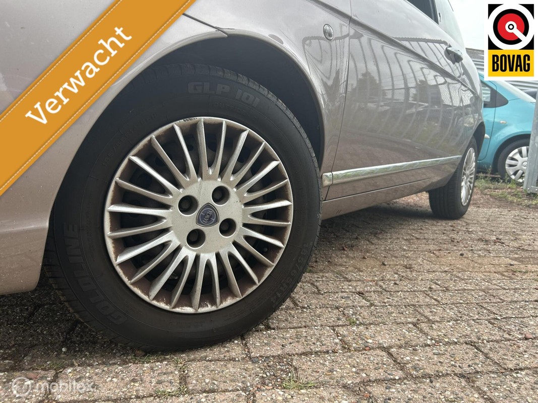 Lancia Ypsilon