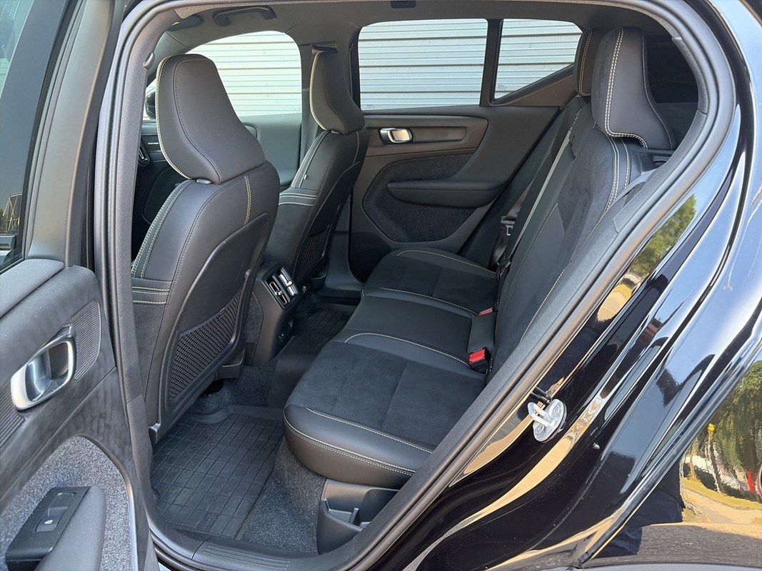 Volvo EX40