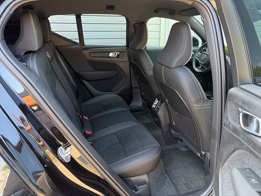 Volvo EX40