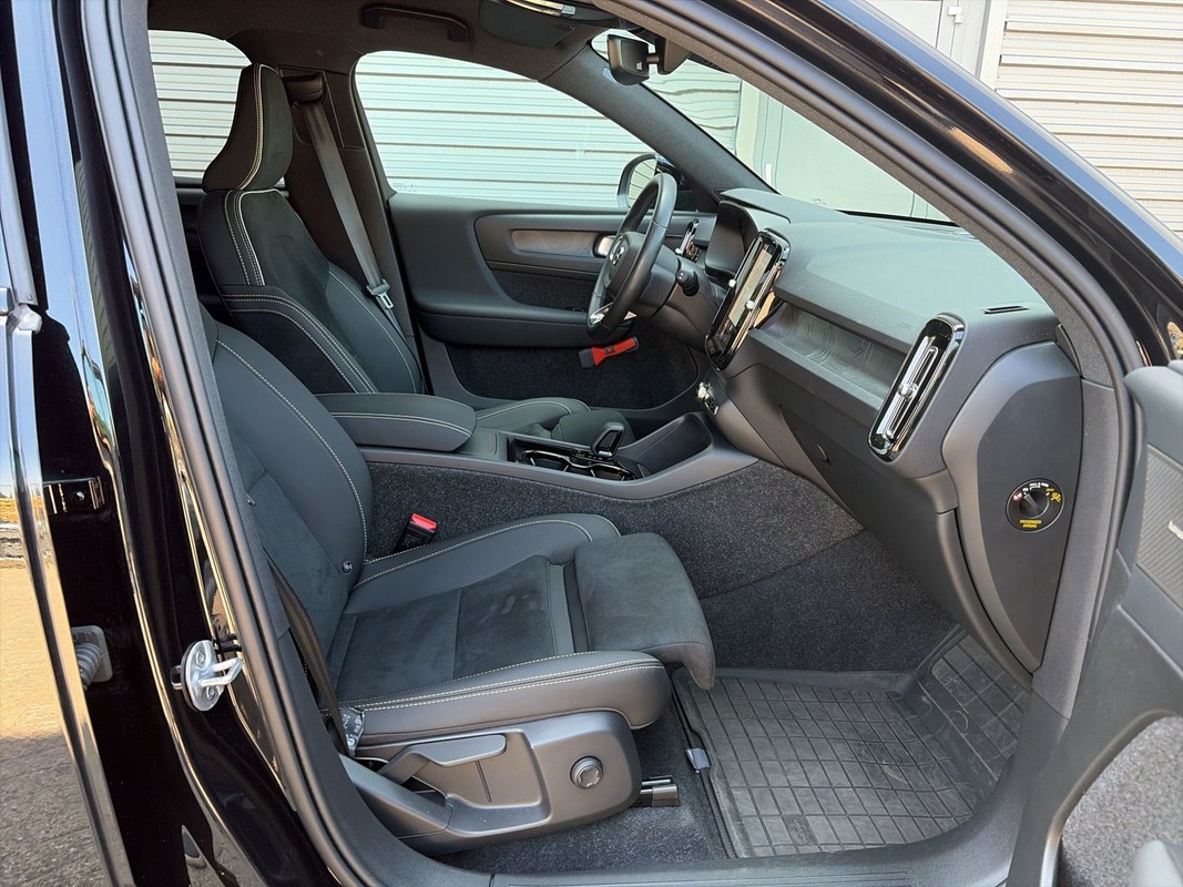 Volvo EX40
