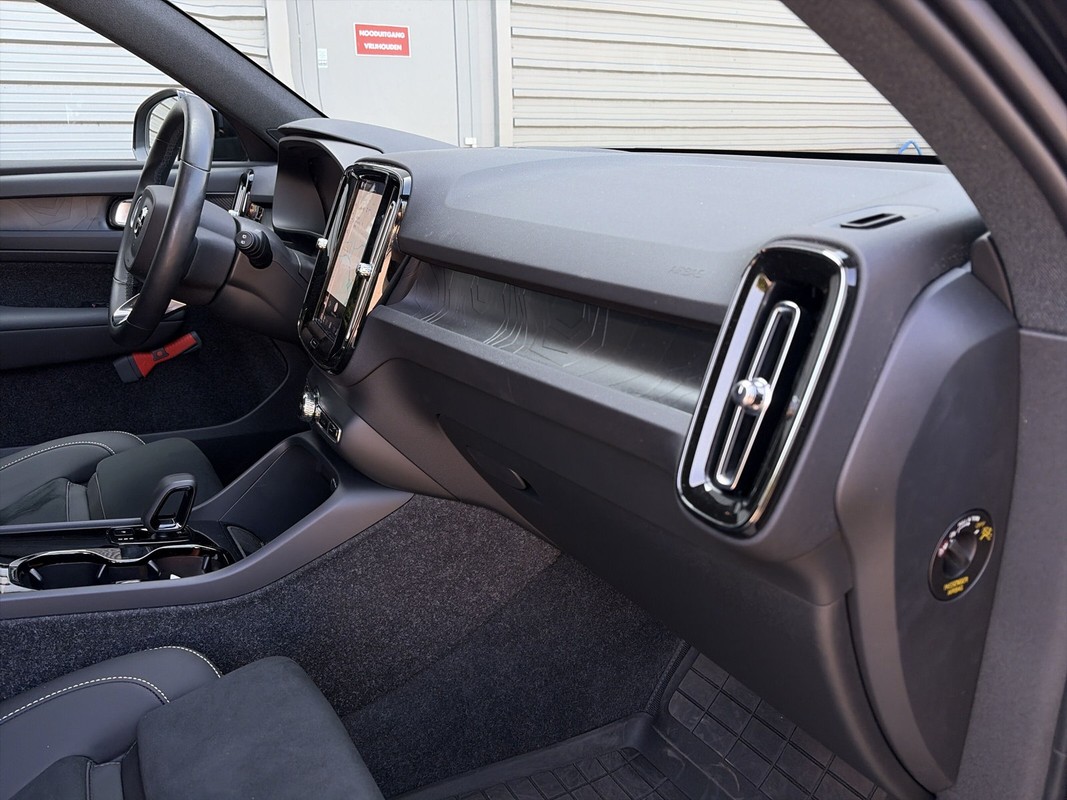Volvo EX40