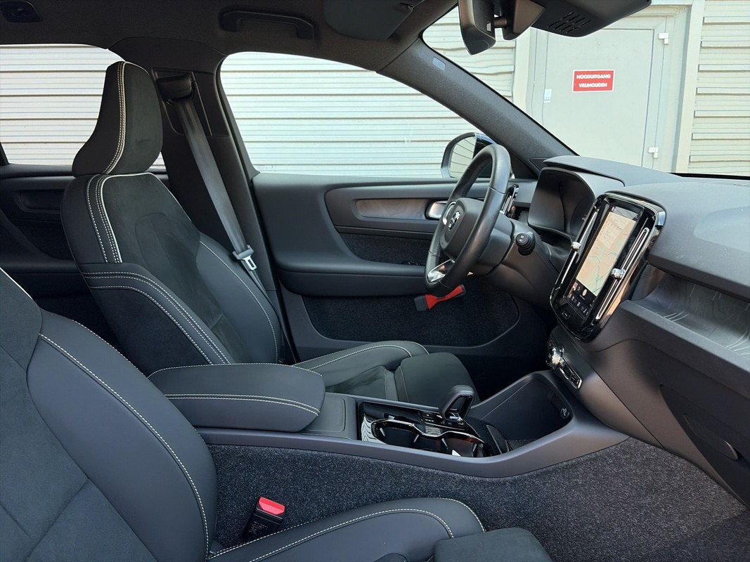 Volvo EX40