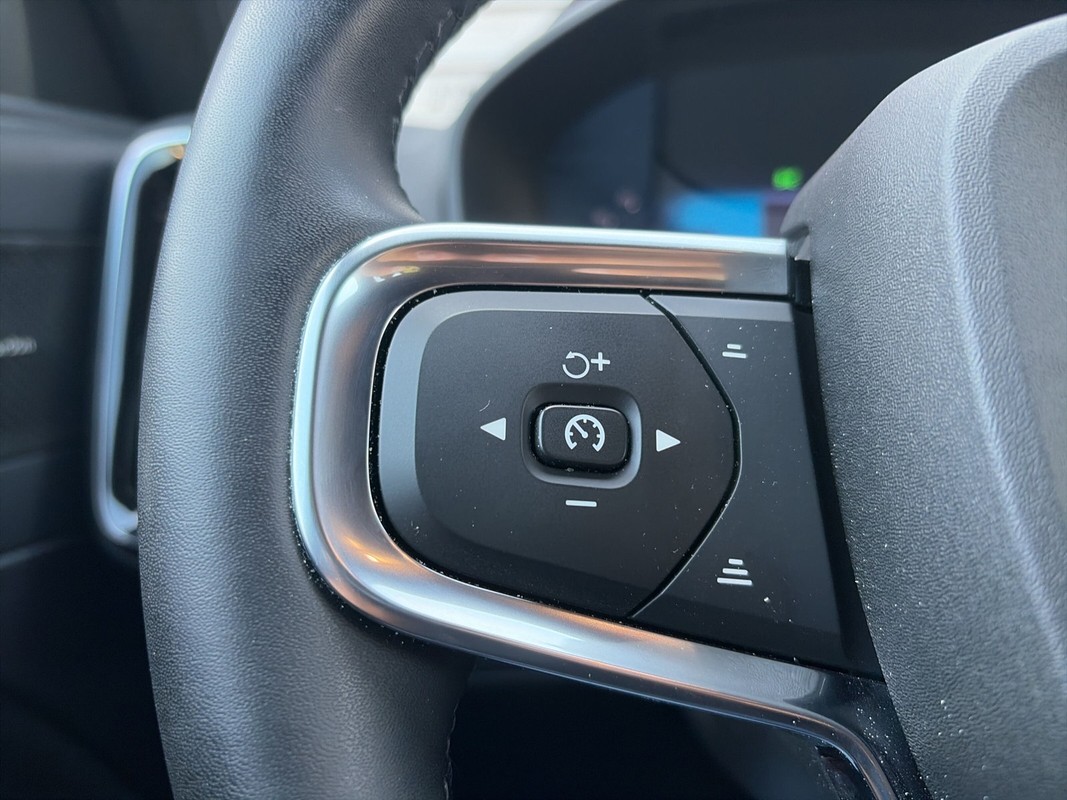 Volvo EX40