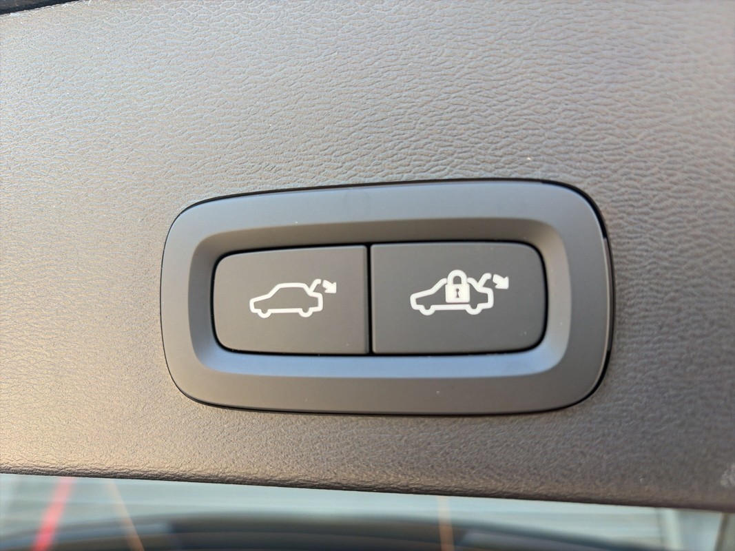 Volvo EX40