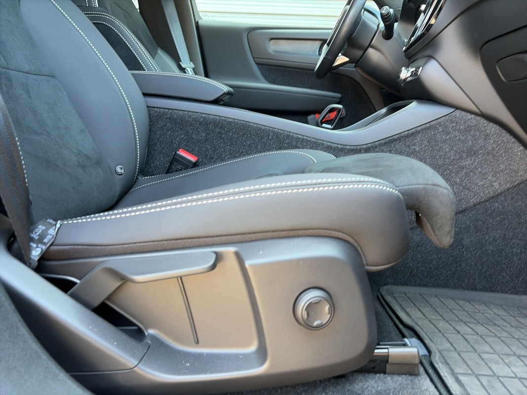 Volvo EX40