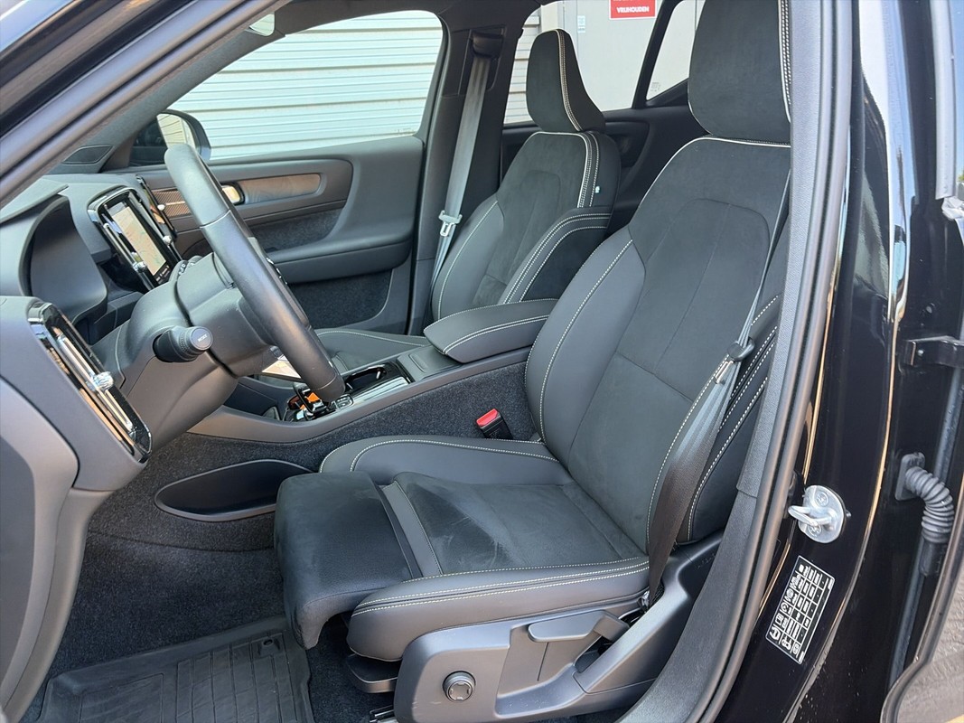 Volvo EX40