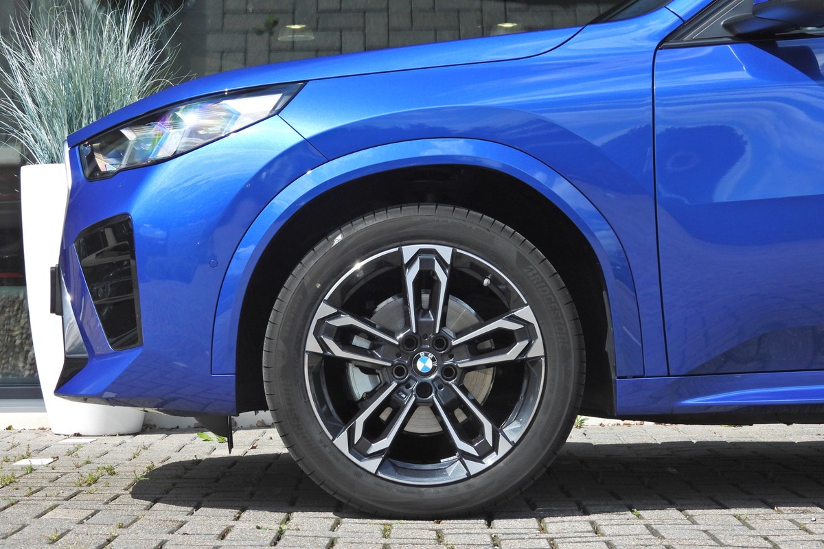 BMW iX2