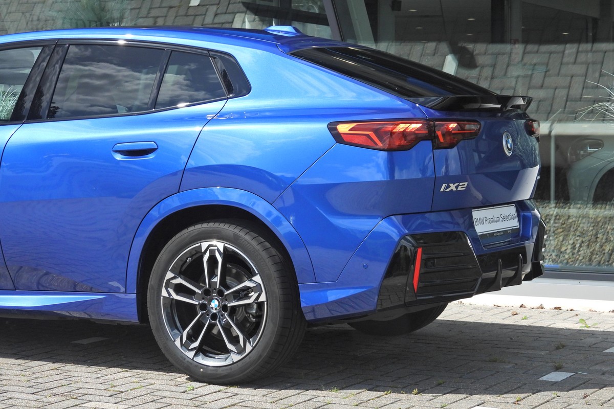 BMW iX2