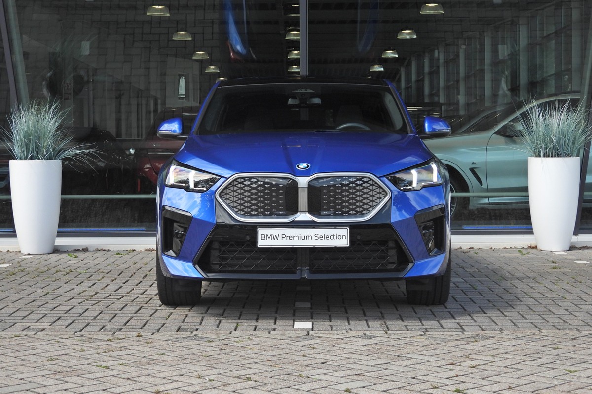 BMW iX2