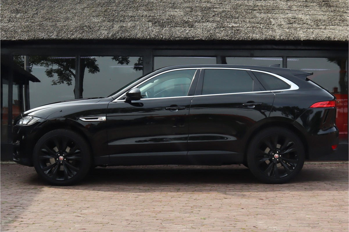 Jaguar F-PACE